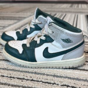 Nike Little Kids' Air Jordan Retro 1 Mid Casual Green & White Sneakers